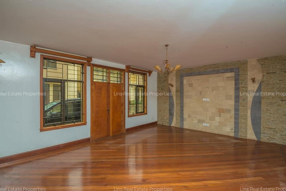 5 Bed Townhouse with En Suite in Lavington - 3