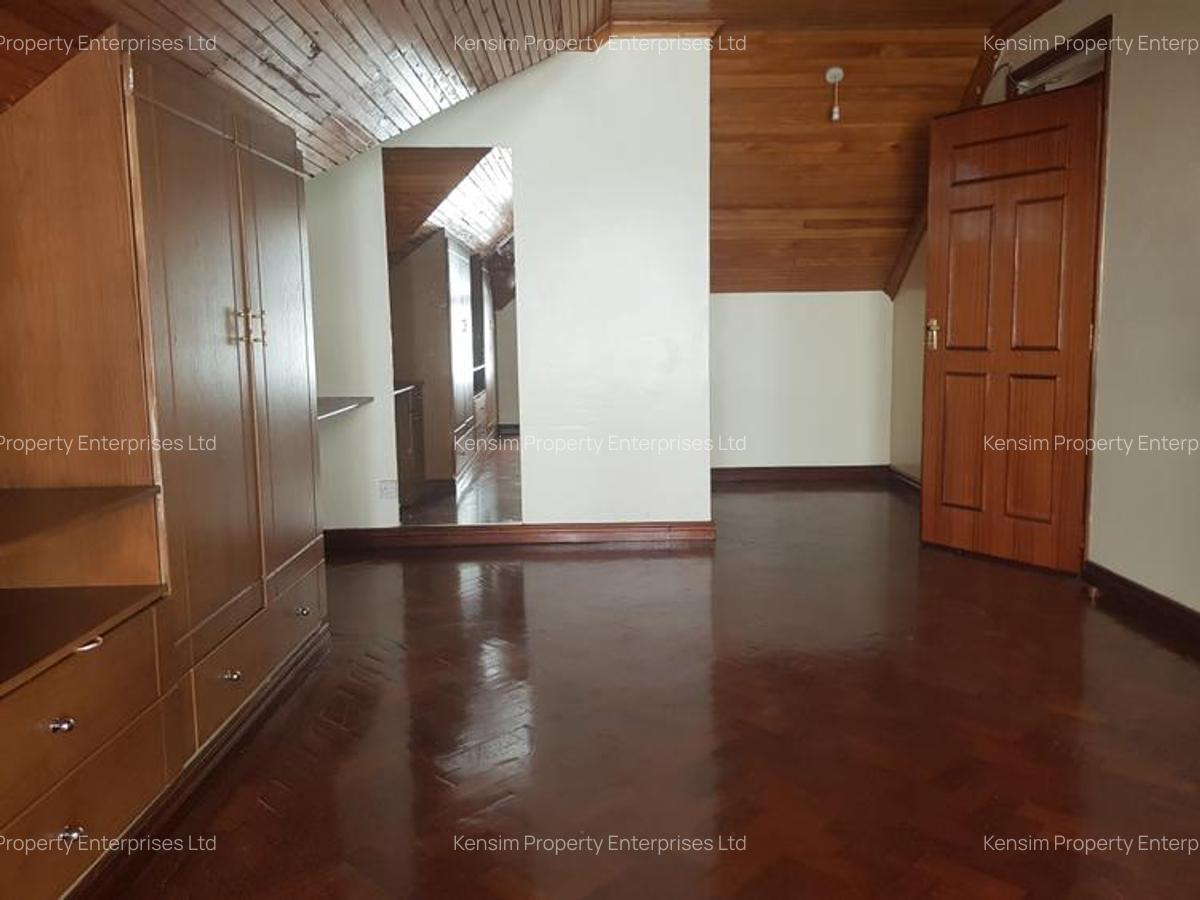4 Bed Townhouse with En Suite in Lavington - 19