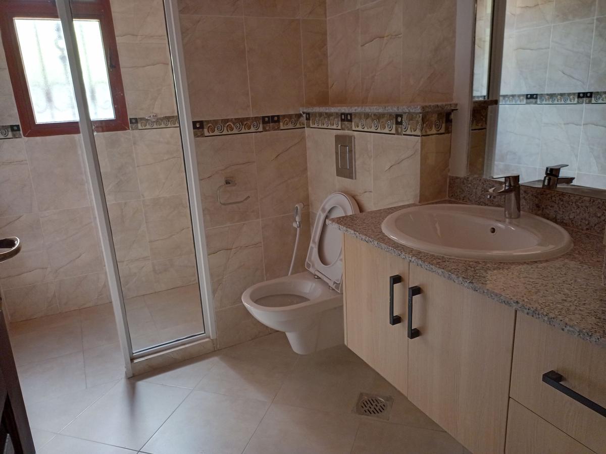 5 Bed House with En Suite at Kyuna - 20