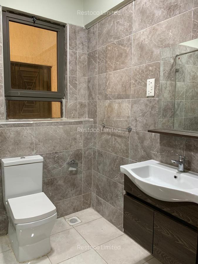 3 Bed Apartment with En Suite at Rose Avenue - 5