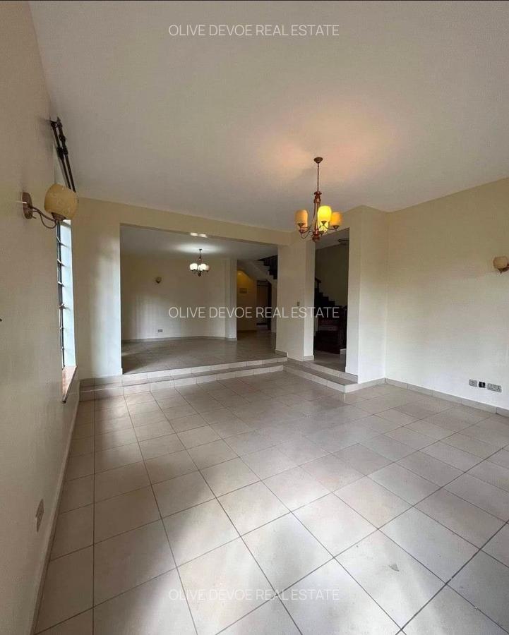 5 Bed Townhouse with En Suite in Lavington - 3