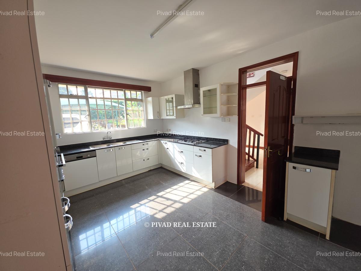 4 Bed House with Swimming Pool in Rosslyn - 11