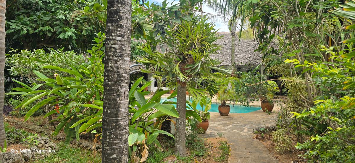 3 Bed Villa with En Suite at La-Marina - 12