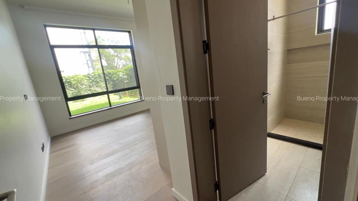 5 Bed Townhouse with En Suite in Lavington - 14