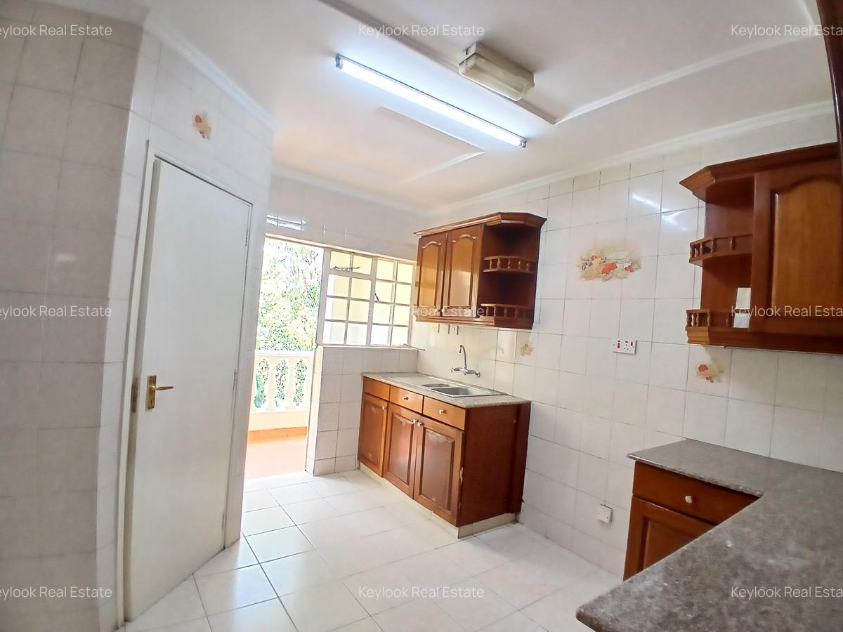 4 Bed Townhouse with En Suite at Lavington - 6