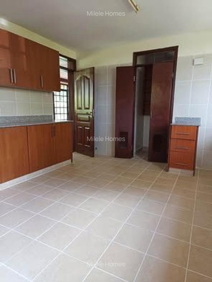 4 Bed Townhouse with En Suite at Four Ways - 8