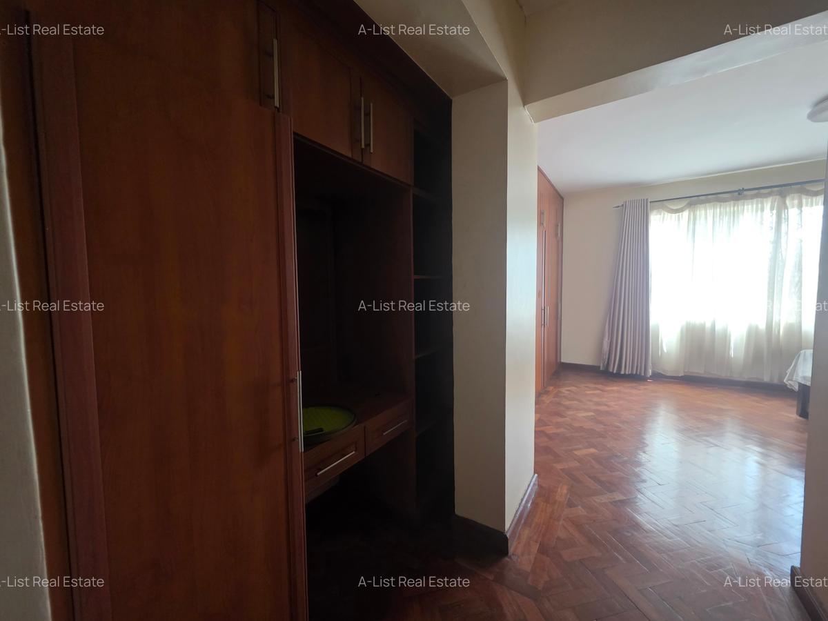 4 Bed Apartment with En Suite at Hendred Avenue - 12