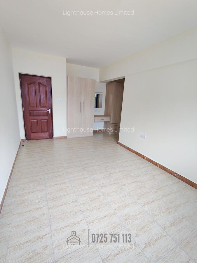 3 Bed Apartment with En Suite at Racecourse - 5