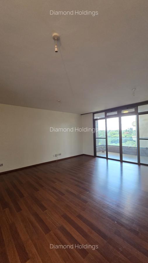3 Bed Apartment with En Suite at Parklands - 11