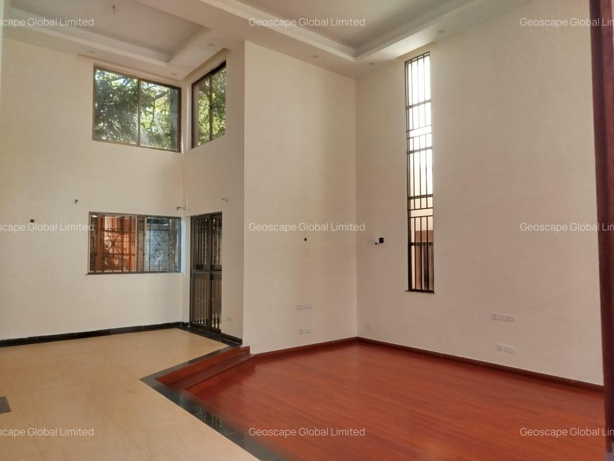 5 Bed Townhouse with En Suite in Lavington - 4