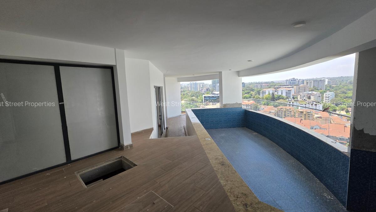 4 Bed Apartment with En Suite at Riverside Drive - 17