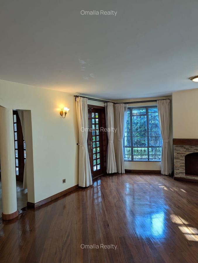 5 Bed House with En Suite in Runda - 12