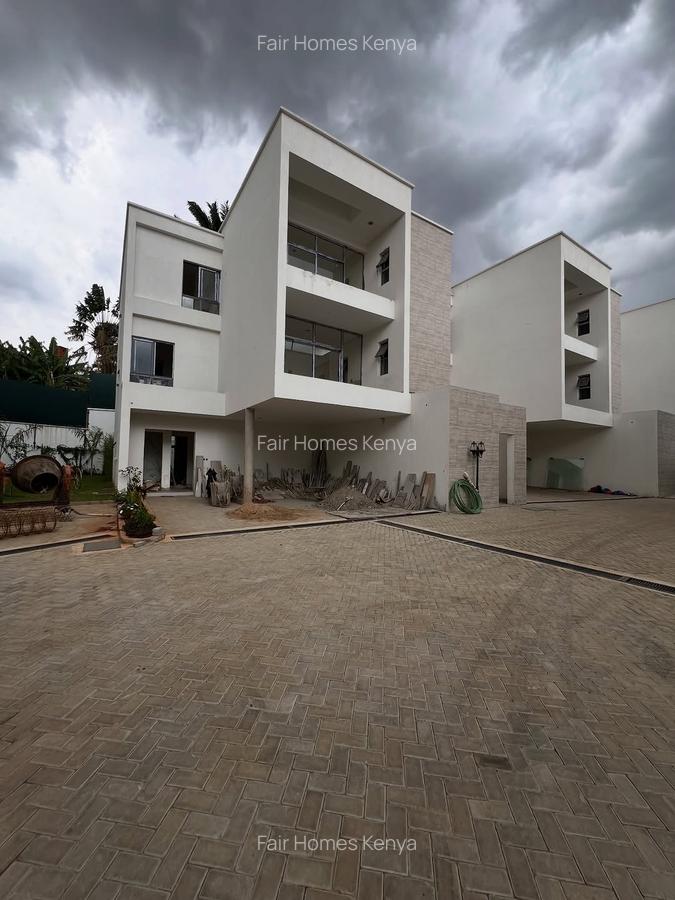 5 Bed Townhouse with En Suite at Lavington Green - 1