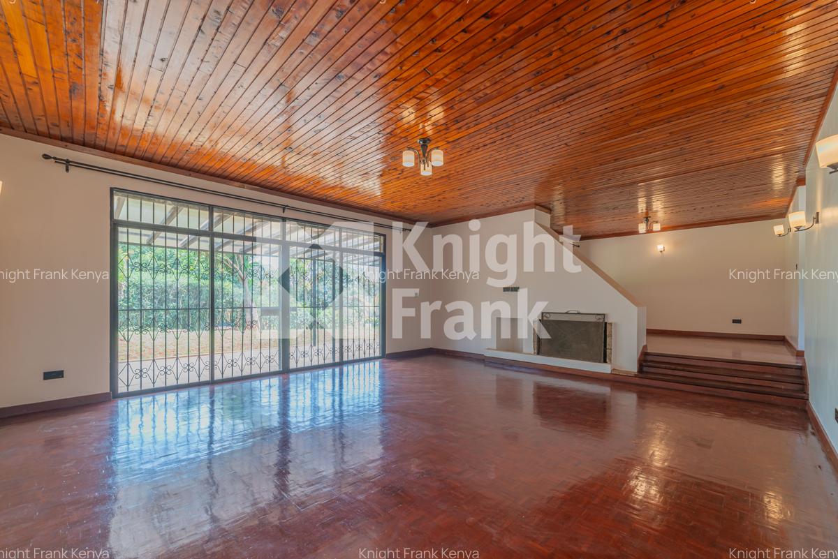 4 Bed House with En Suite at Loresho Crescent - 4