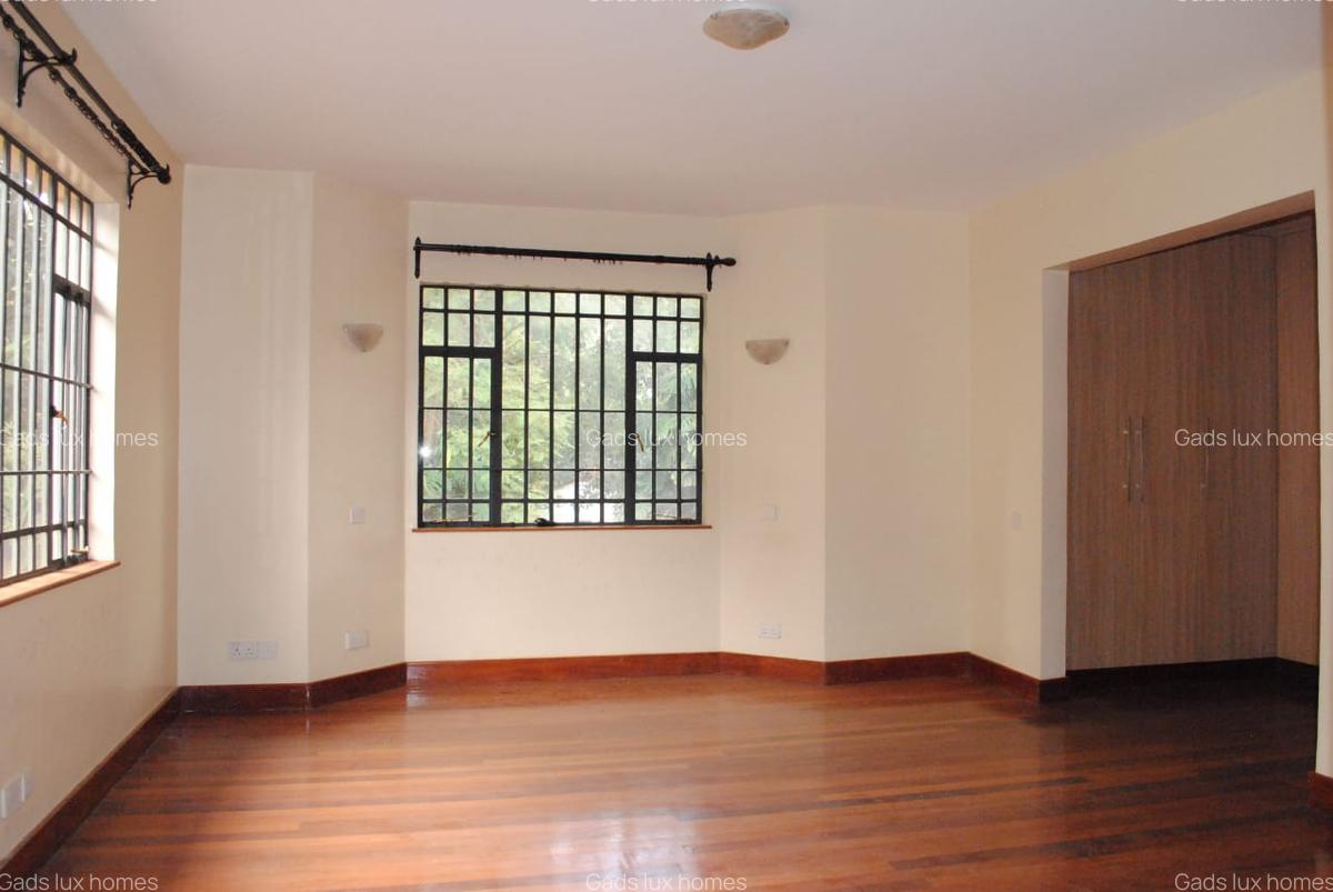 5 Bed Villa with En Suite at Lavington - 14