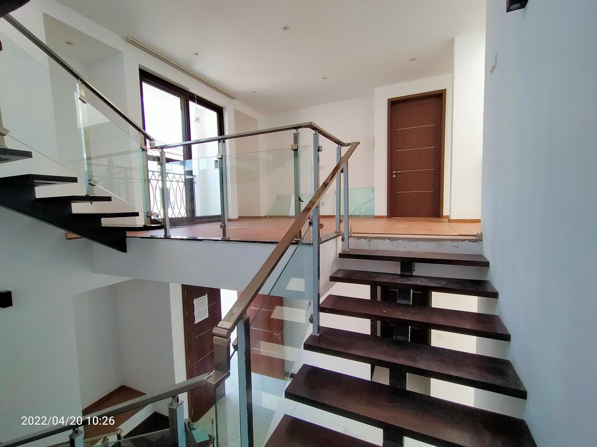 5 Bed Townhouse with En Suite in Westlands Area - 3