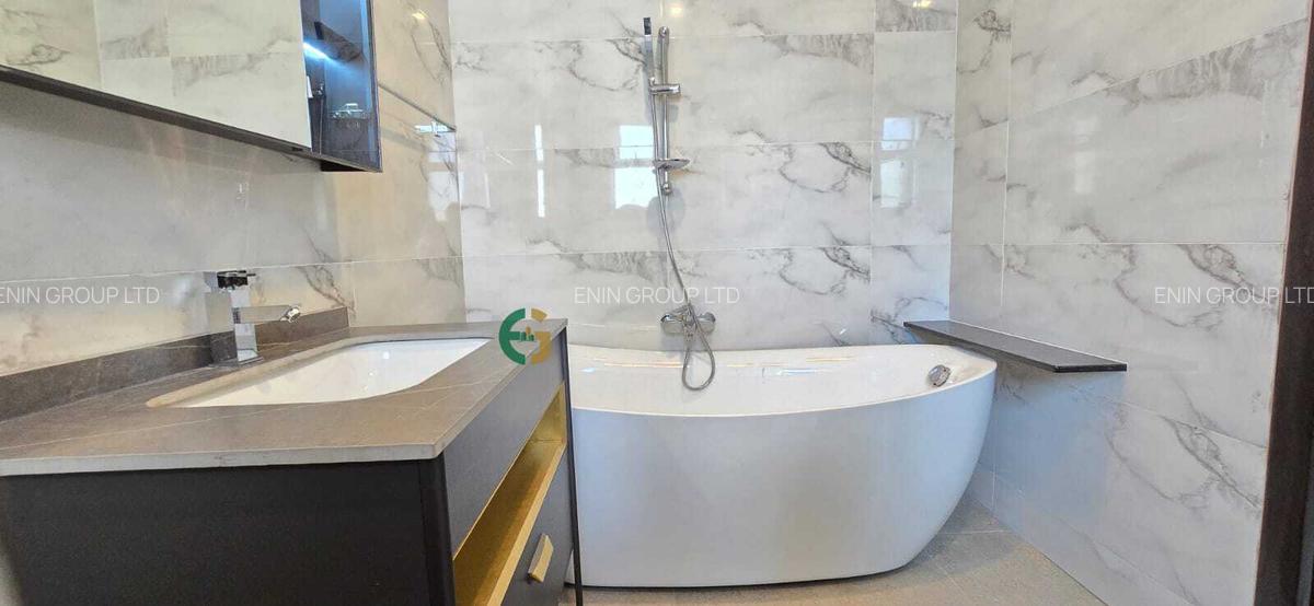 3 Bed Apartment with Swimming Pool in Riverside - 13