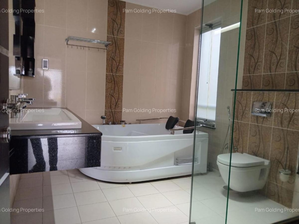 3 Bed Apartment with En Suite in Riverside - 15
