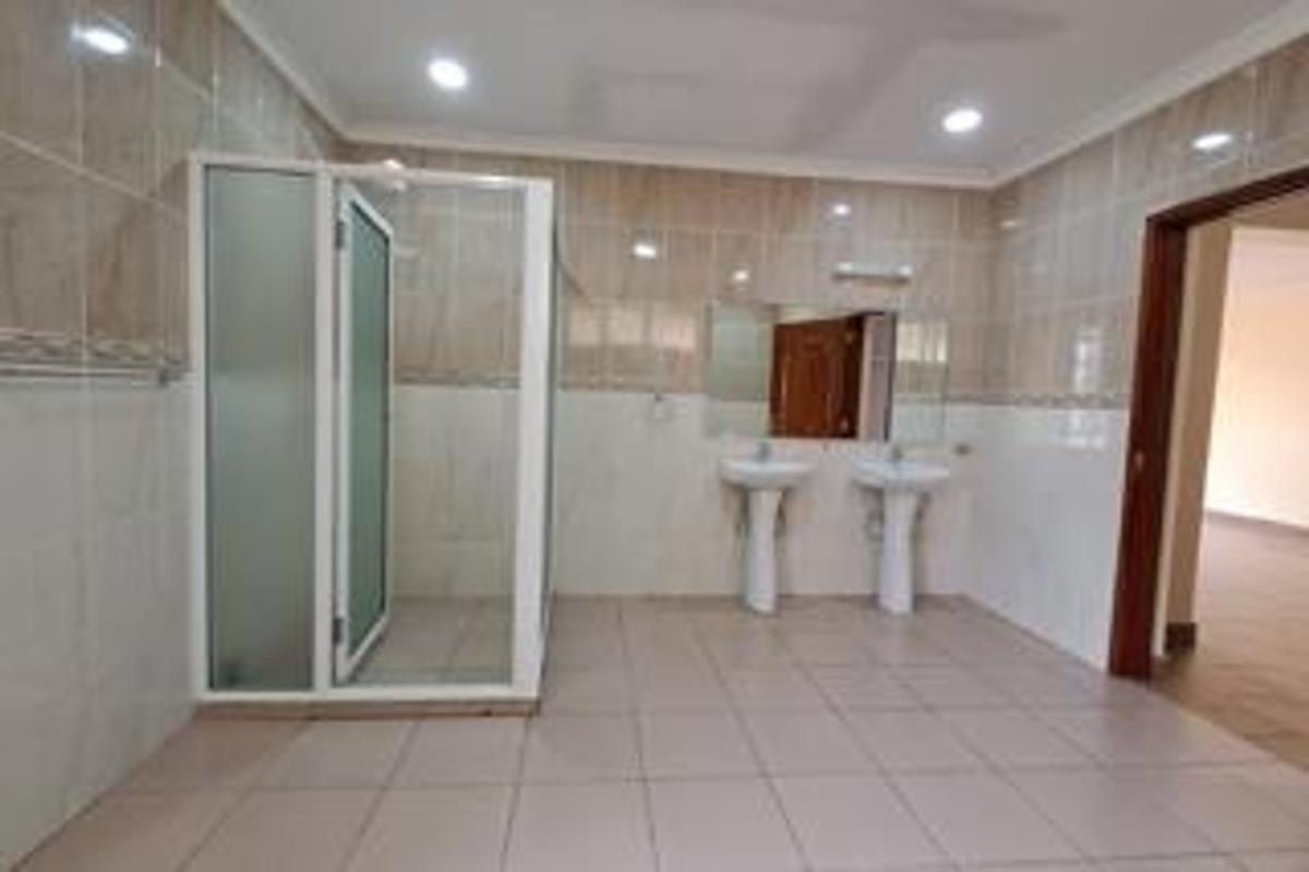 5 Bed Townhouse with En Suite at Kyuna - 3