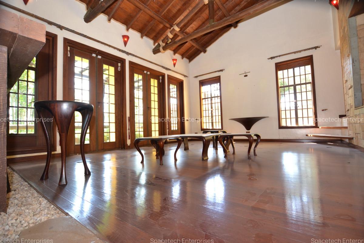 5 Bed House with En Suite in Runda - 8