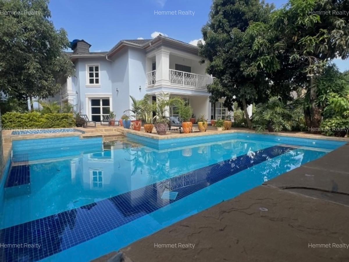 5 Bed House with En Suite in Runda - 1