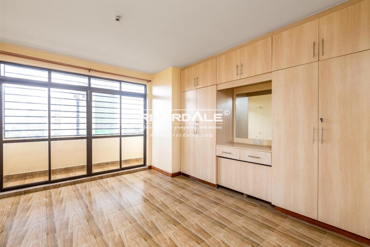 3 Bed Apartment with En Suite in Parklands - 7