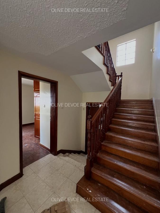 4 Bed Townhouse with En Suite in Spring Valley - 19