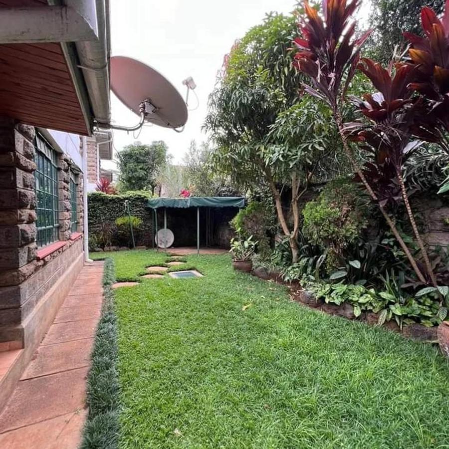 4 Bed Townhouse with En Suite at Lavington - 9