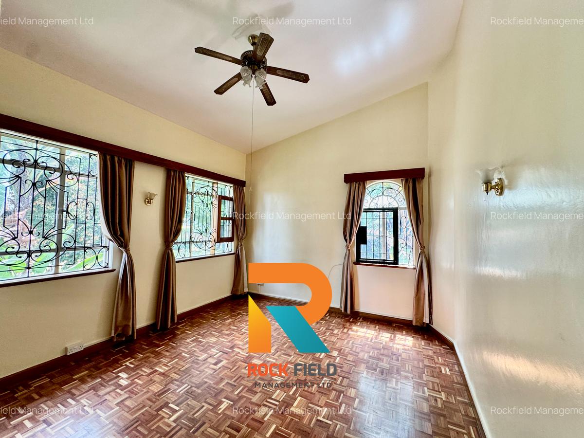 5 Bed House with En Suite in Parklands - 12