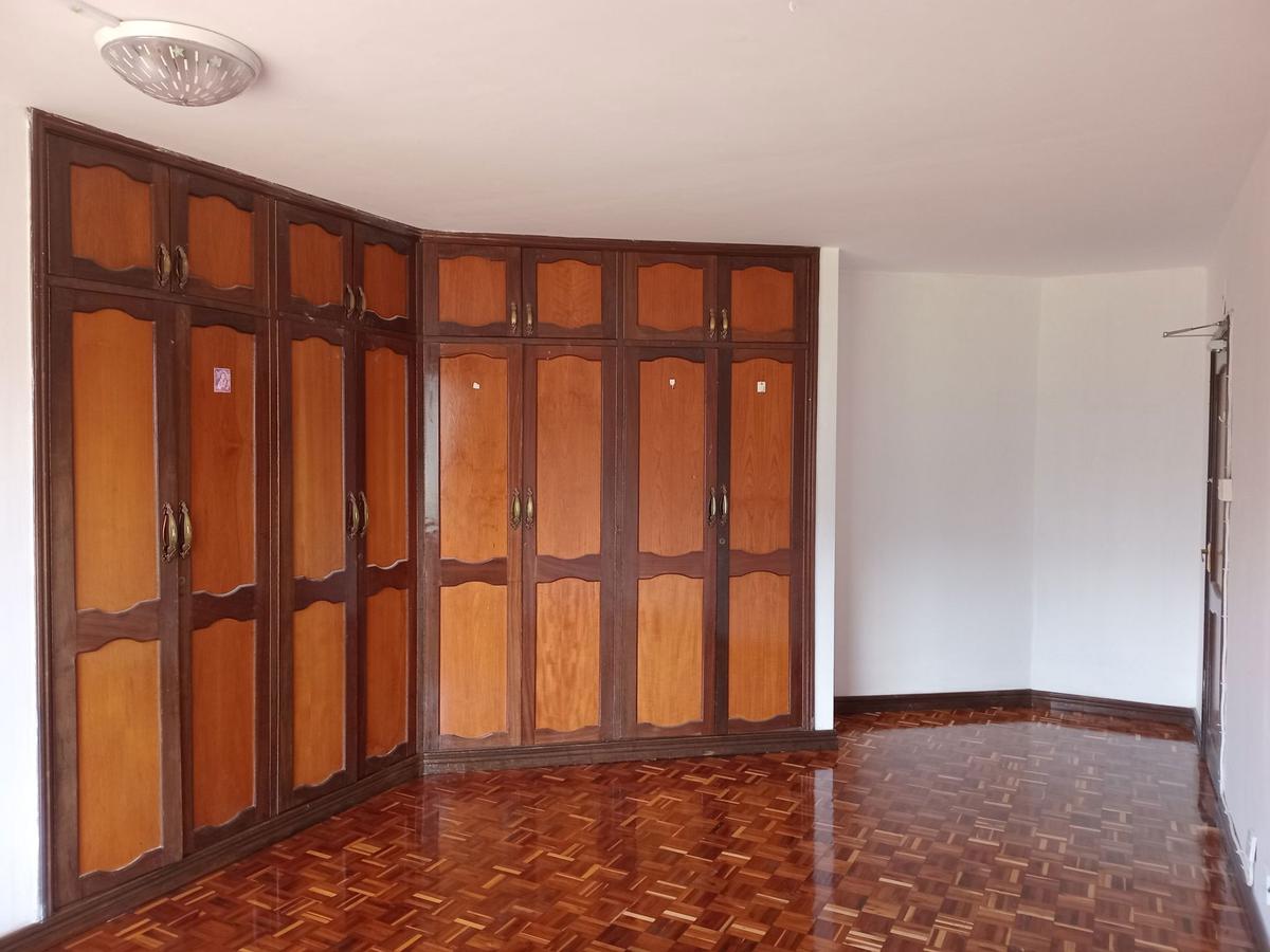 4 Bed Apartment in Parklands - 18