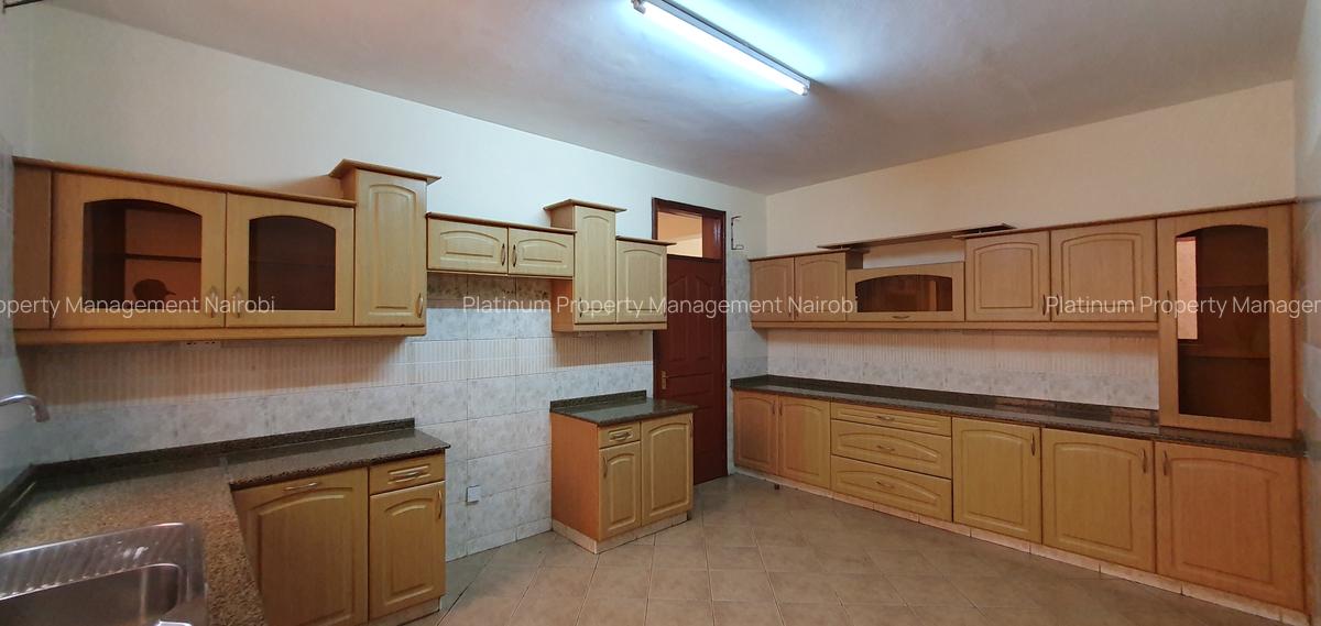 4 Bed Apartment with En Suite in Parklands - 5