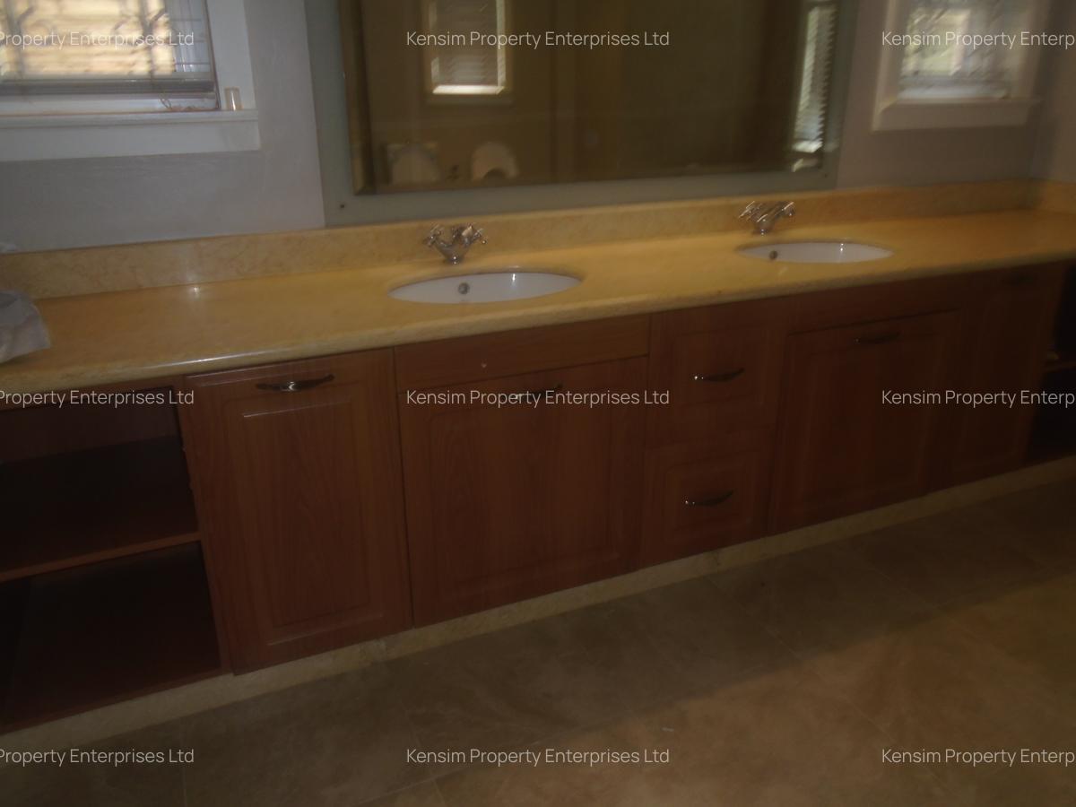 4 Bed Townhouse with En Suite in Kitisuru - 19