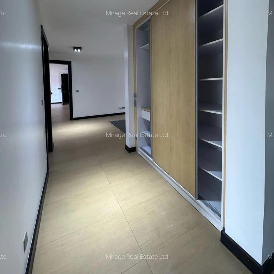 3 Bed Apartment with En Suite in Riverside - 10