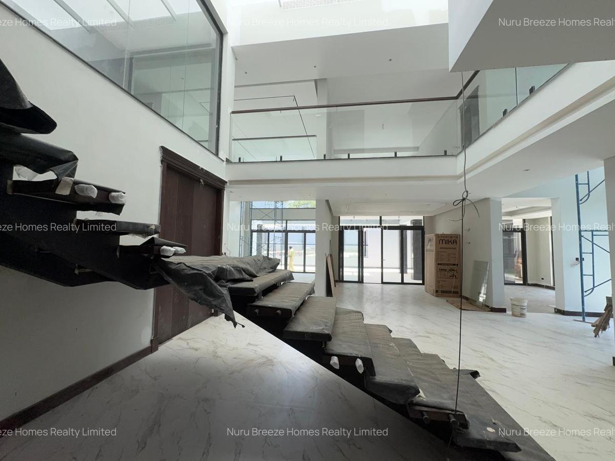 5 Bed Villa with En Suite in Nyari - 2