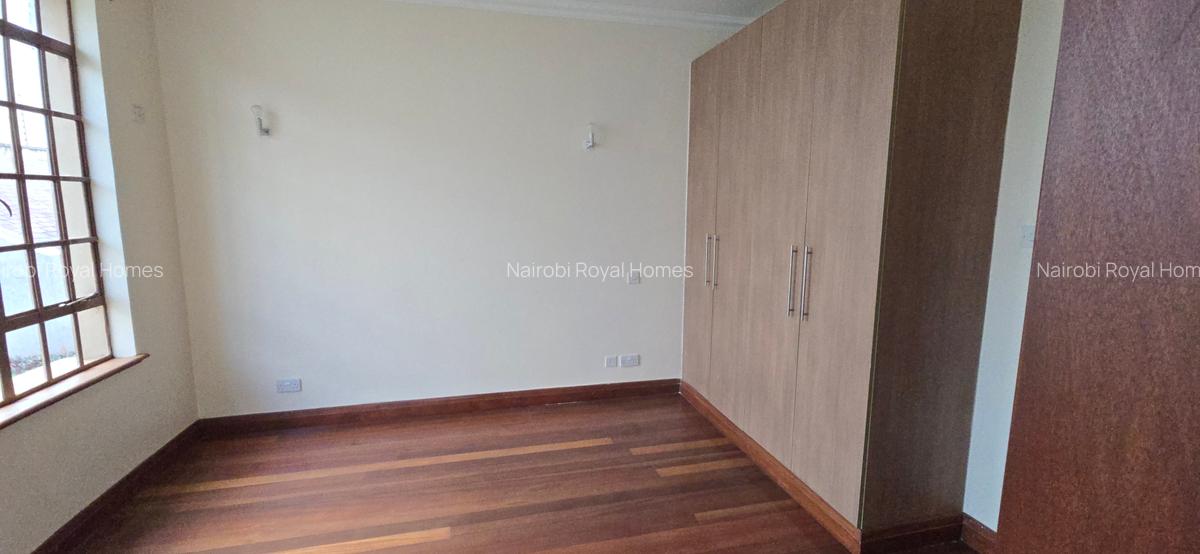 5 Bed Townhouse with En Suite at Lavington - 9