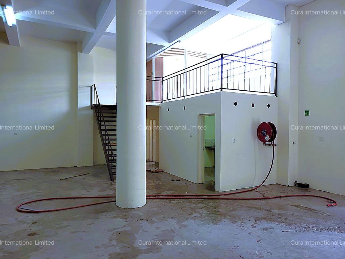 5,250 ft² Warehouse with Service Charge Included in Ruaraka - 3