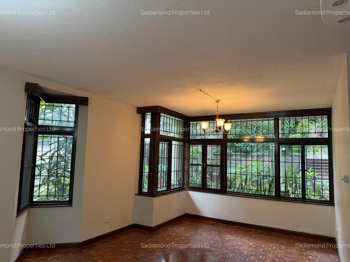 4 Bed House with En Suite in Riverside - 6