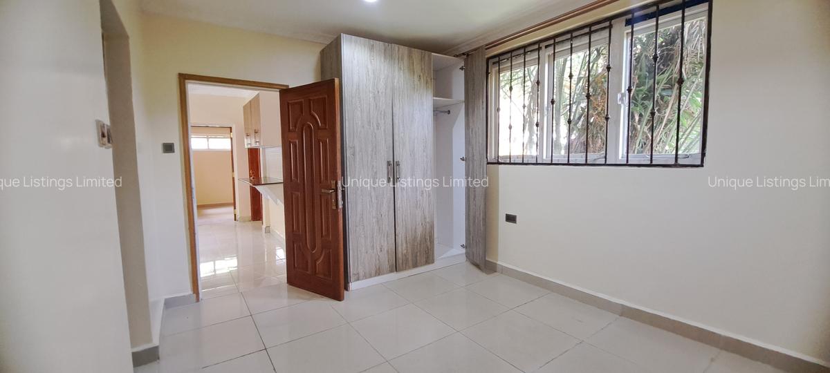 2 Bed House with Garden in Lavington - 9