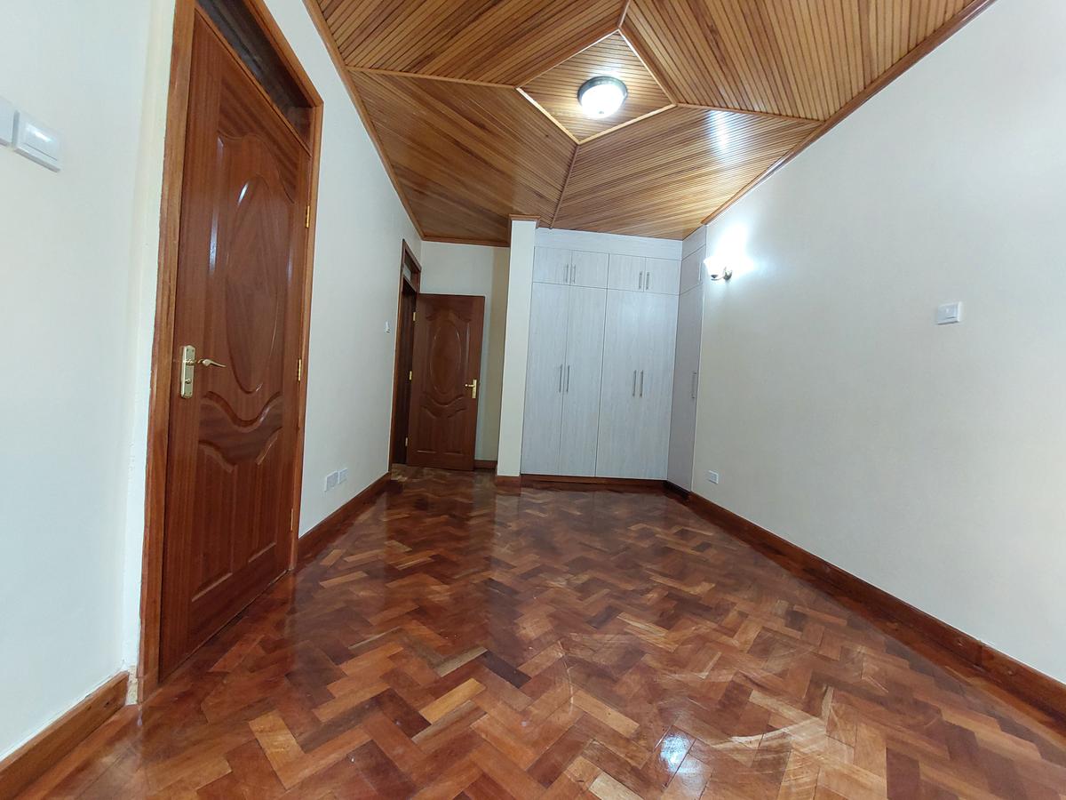 6 Bed Townhouse with En Suite at Lavington Road - 14