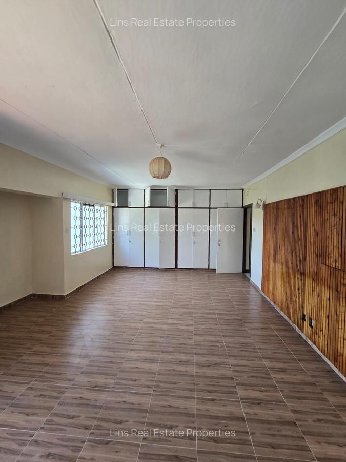 5 Bed House with En Suite in Loresho - 15