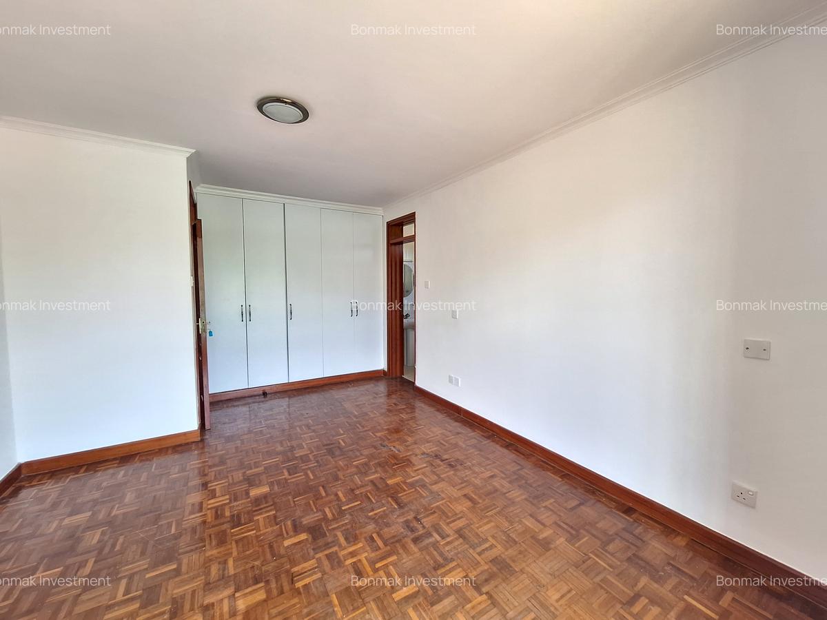 4 Bed Townhouse with En Suite at Rossylin Heights - 16