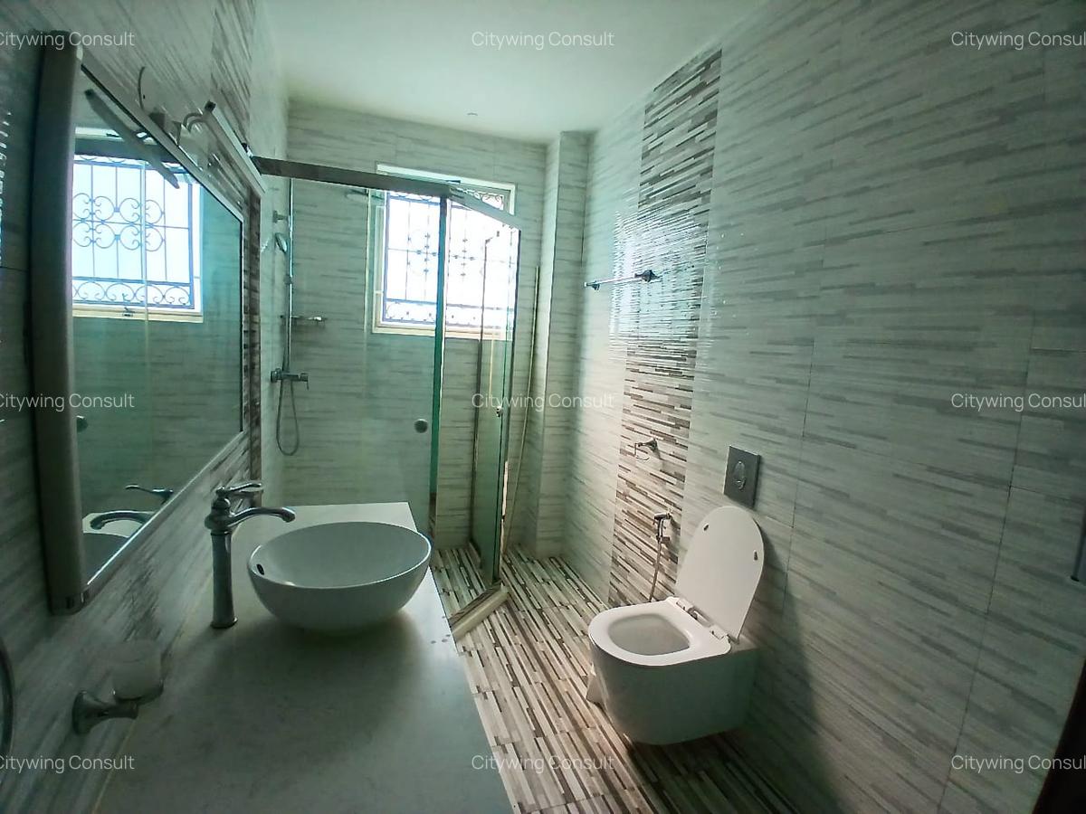 6 Bed House with En Suite at Windy Ridge - 4