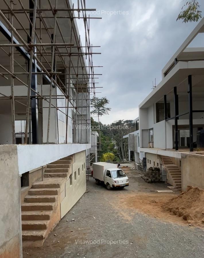 5 Bed Villa with En Suite in Lavington - 3