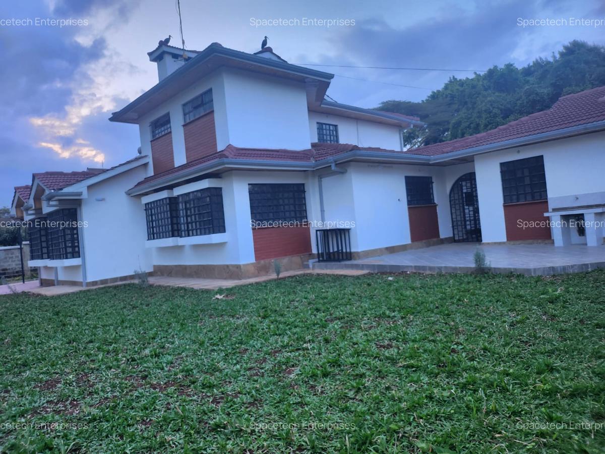 4 Bed House with En Suite in Lavington - 2