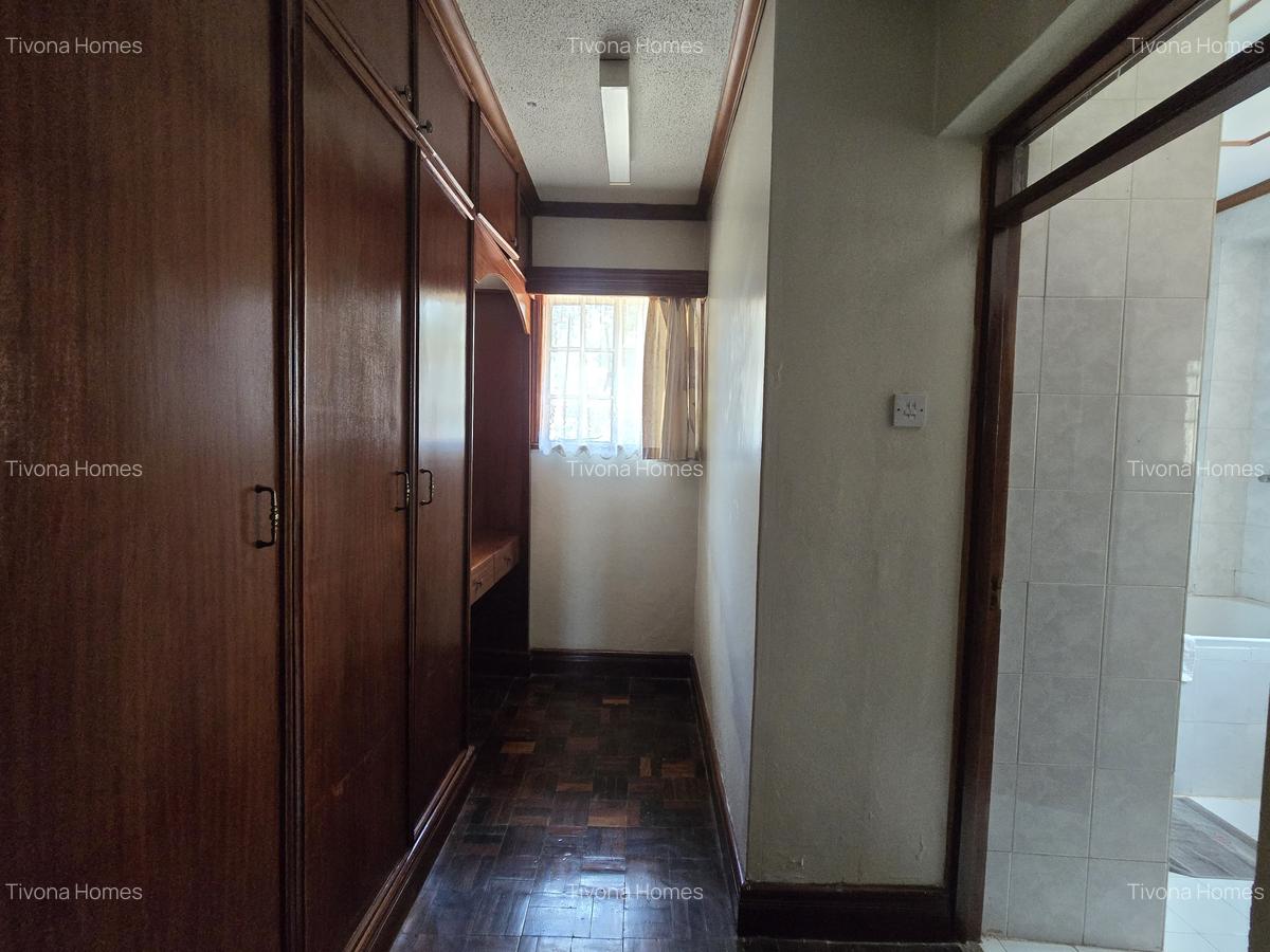 5 Bed House with En Suite in Runda - 8