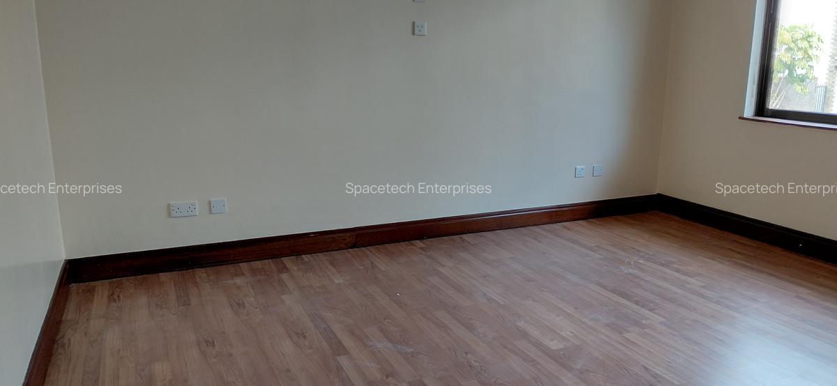 5 Bed Townhouse with En Suite in Westlands Area - 12