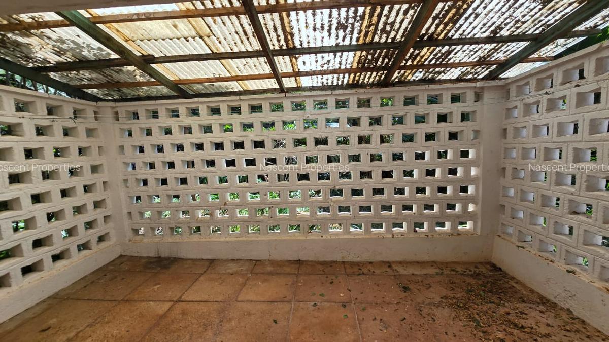 4 Bed House with En Suite in Rosslyn - 4