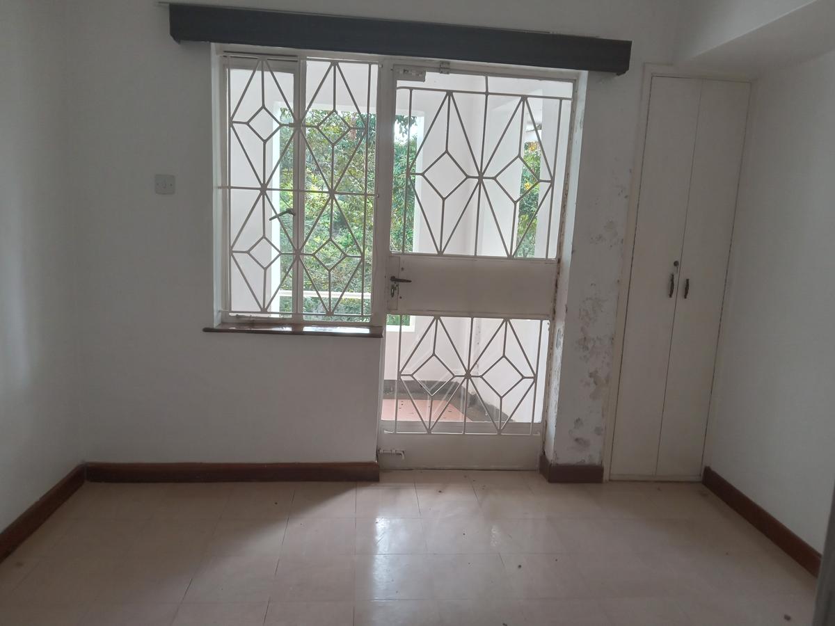 4 Bed House with En Suite at Nyari Area - 17