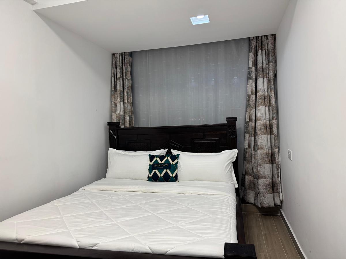 1 Bed Apartment with En Suite in Riverside - 2