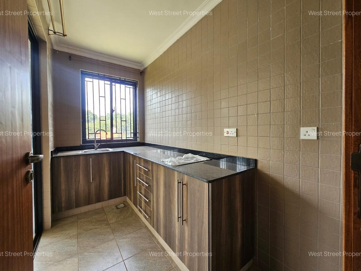 7 Bed Villa with En Suite at Lavington - 17